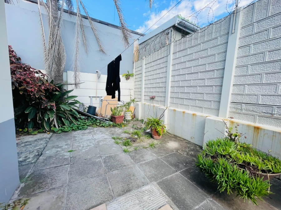 6 Bedroom Property for Sale in Quigney Eastern Cape